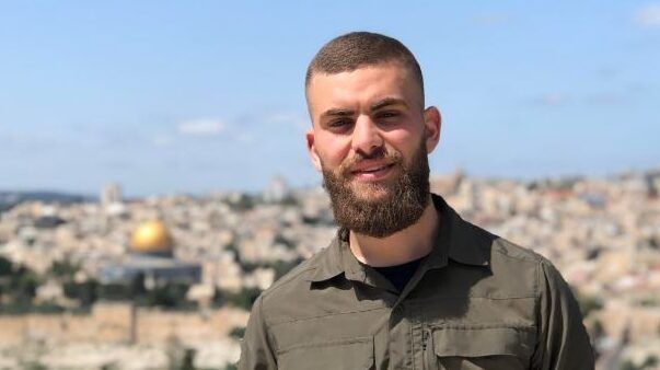 الاحتلال يعتقل طالبًا جامعيًا شمال غرب القدس