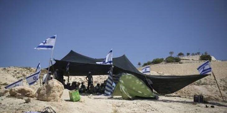 مستوطنون ينصبون خيمة وحظيرة أغنام جنوب الخليل