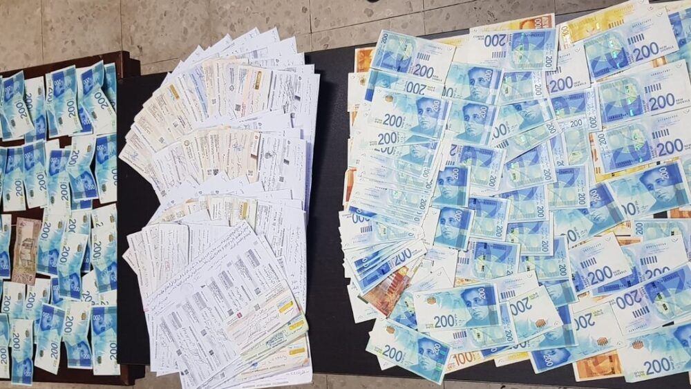 الشرطة تقبض على 3 متهمين بسرقة 4 ملايين شيكل في أريحا