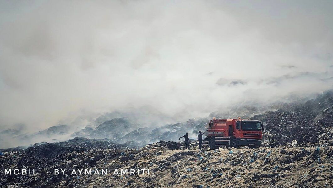 بلدية غزة تُعلن حالة الطوارئ في مكب نفايات جحر الديك بسبب حريق هائل