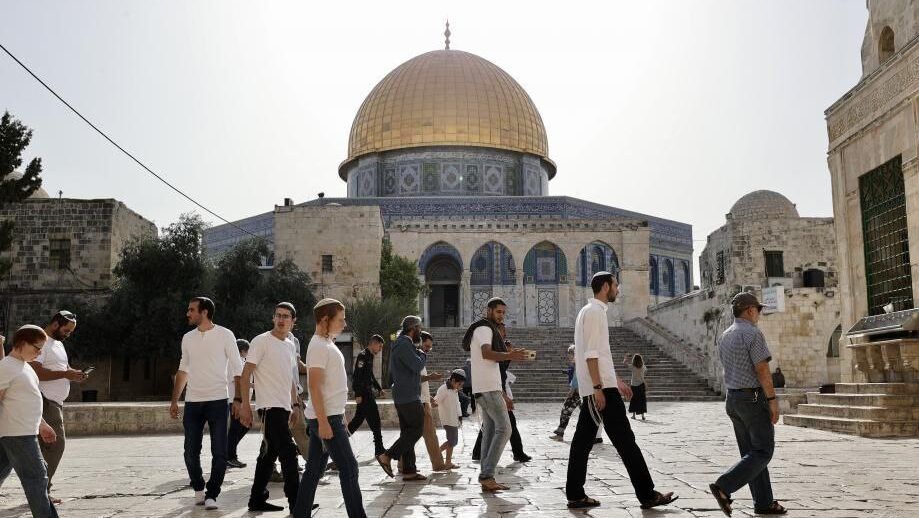 مستوطنون يقتحمون المسجد الأقصى