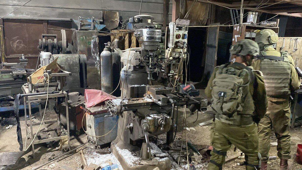 الاحتلال يزعم العثور على مخارط أسلحة بالخليل