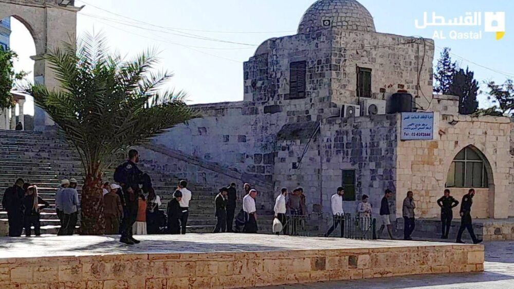 مستوطنون يقتحمون المسجد الأقصى بحماية قوات الاحتلال