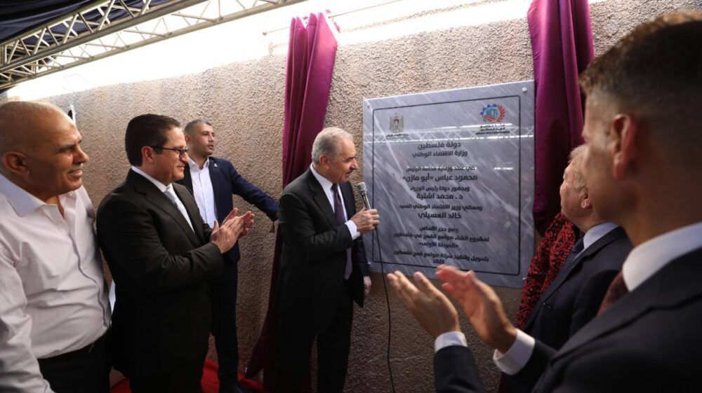 الحكومة الفلسطينية تضع حجر الأساس لمشروع صوامع القمح بطاقة تخزينية 80 ألف طن