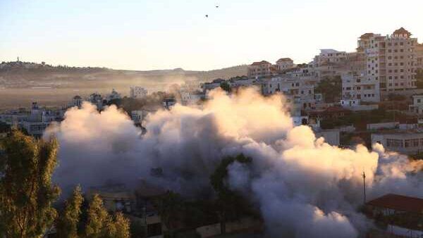 قوات الاحتلال تفجر منزل عائلة الأسير ماهر شلون في أريحا