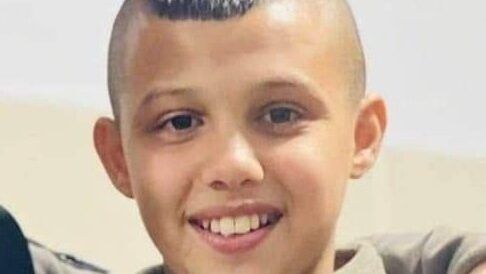 استشهاد طفل متأثرا بإصابته جراء قصف الاحتلال مجموعة مواطنين في مخيم جنين فجرا