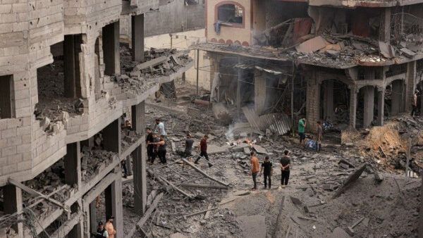 الدفاع المدني بغزة: فوجئنا بحجم الدمار والجثث بعد عودة الاتصالات