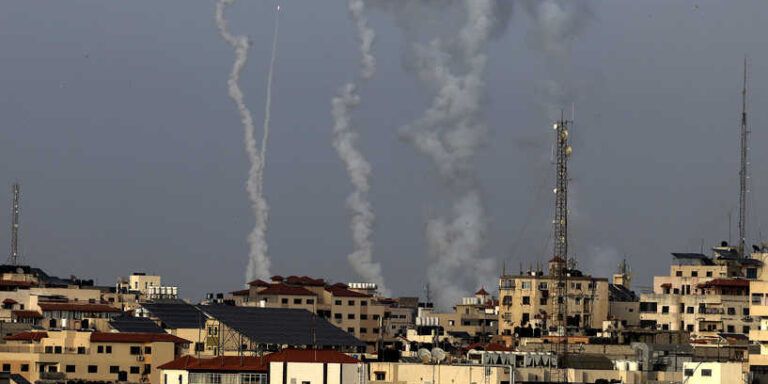 تعطيل كافة مناحي الحياة في قطاع غزة وتوتر شديد يسود الميدان الآن