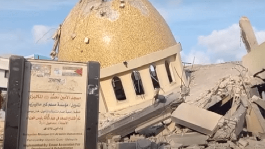 فيديو: طائرات الاحتلال تدمر مسجداً في خان يونس