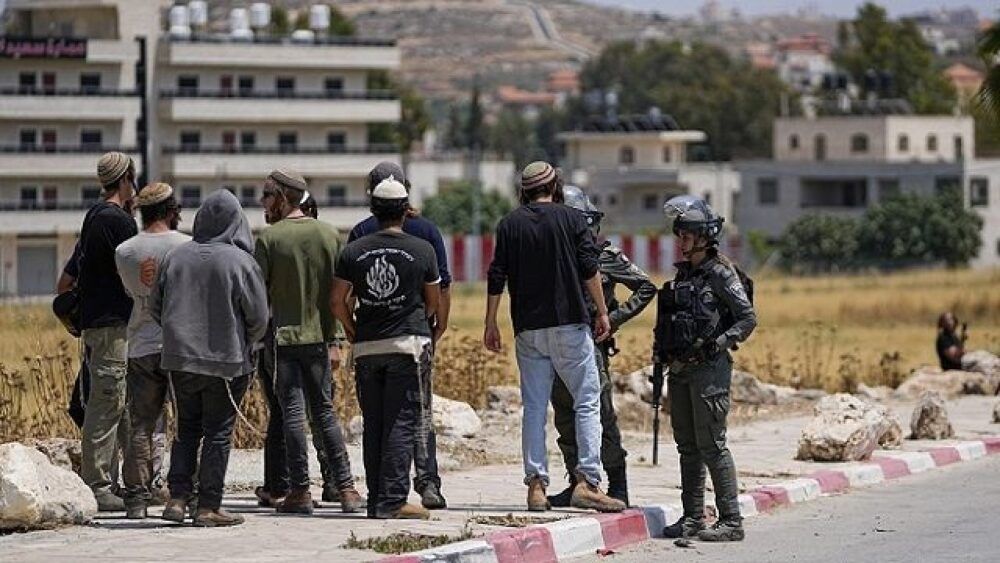 مستوطنون يطلقون الرصاص صوب مركبات المواطنين على طريق المعرجات شمال أريحا