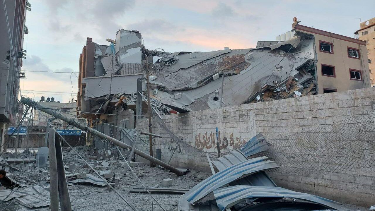 16 شهيدًا بقصف منزلين في خان يونس