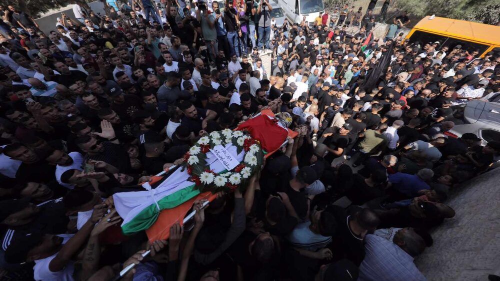 تشييع جثمان الشهيد عمرو عابد في بلدة بيتونيا