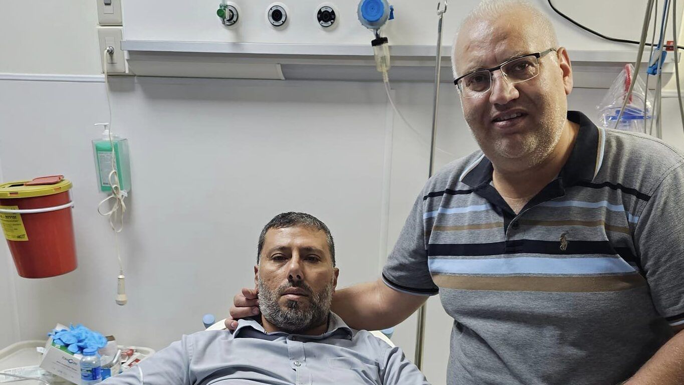 إصابة معلم وطالب بالرصاص الحي جراء استهداف الاحتلال مدرسة برقة جنوب نابلس