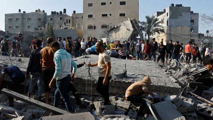 عشرات الشهداء والجرحى في غارات عنيفة على غزة