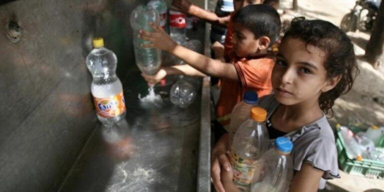 بعد توقف محطات التحلية: تحذيرات من استخدام سكان غزة "المياه الملوثة"