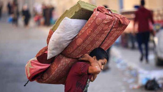 الصليب الأحمر: الترحيل القسري لمواطني غزة مخالف للقانون الدولي