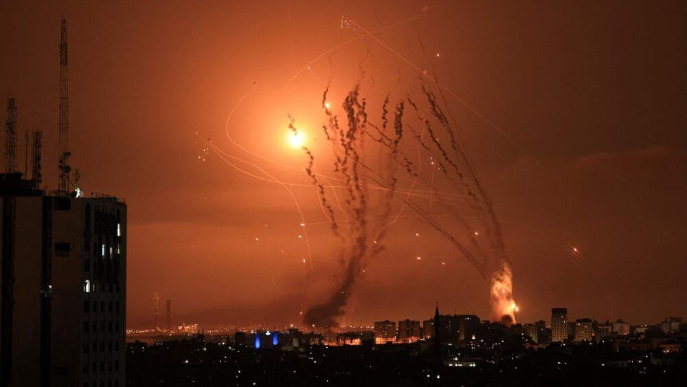 محللون: إسرائيل تحاول ترميم صورتها وتفشل بكسر المقاومة