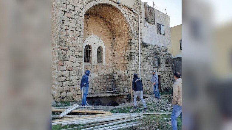 الاحتلال يمنع لجنة إعمار الخليل من ترميم منزل في البلدة القديمة