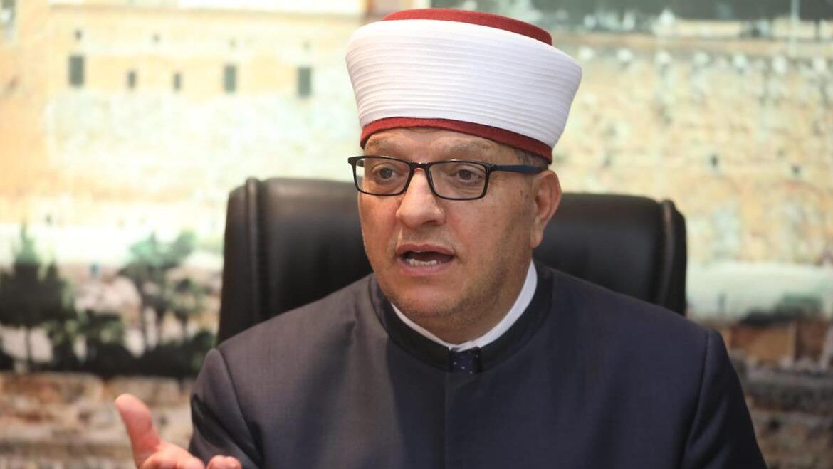 البكري: 18 اقتحاماً للأقصى ومنع رفع الأذان 60 وقتاً في الإبراهيمي