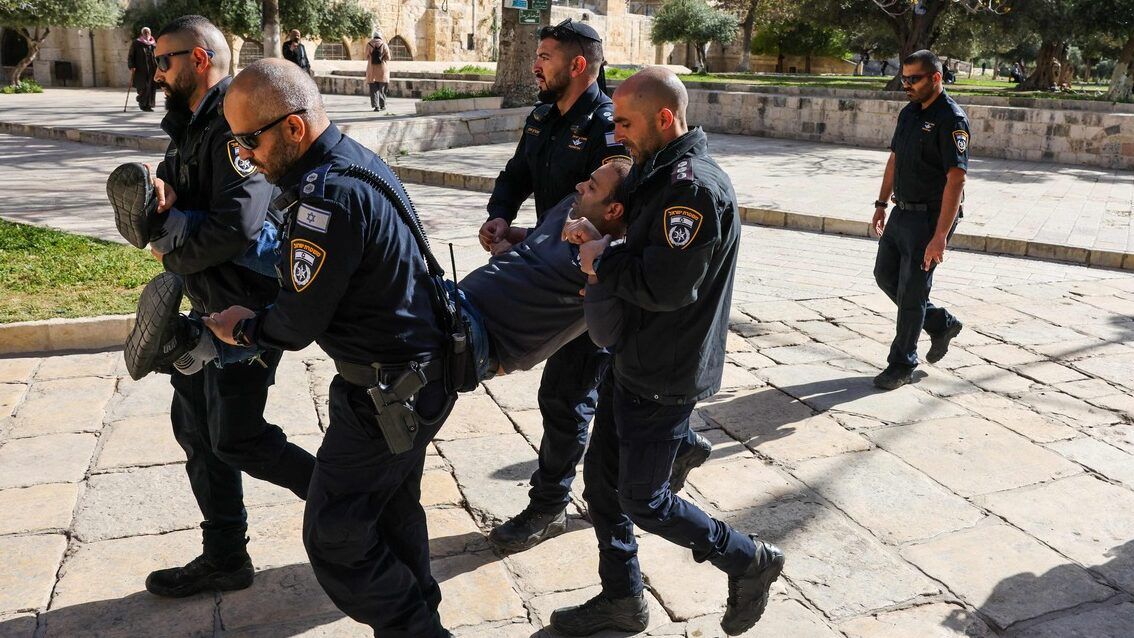 اعتقالات واسعة في مناطق متفرقة بالضفة الغربية والقدس