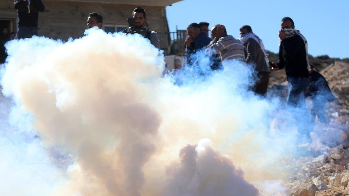 إصابات بالاختناق بعد اقتحام الاحتلال بلدة بيتا