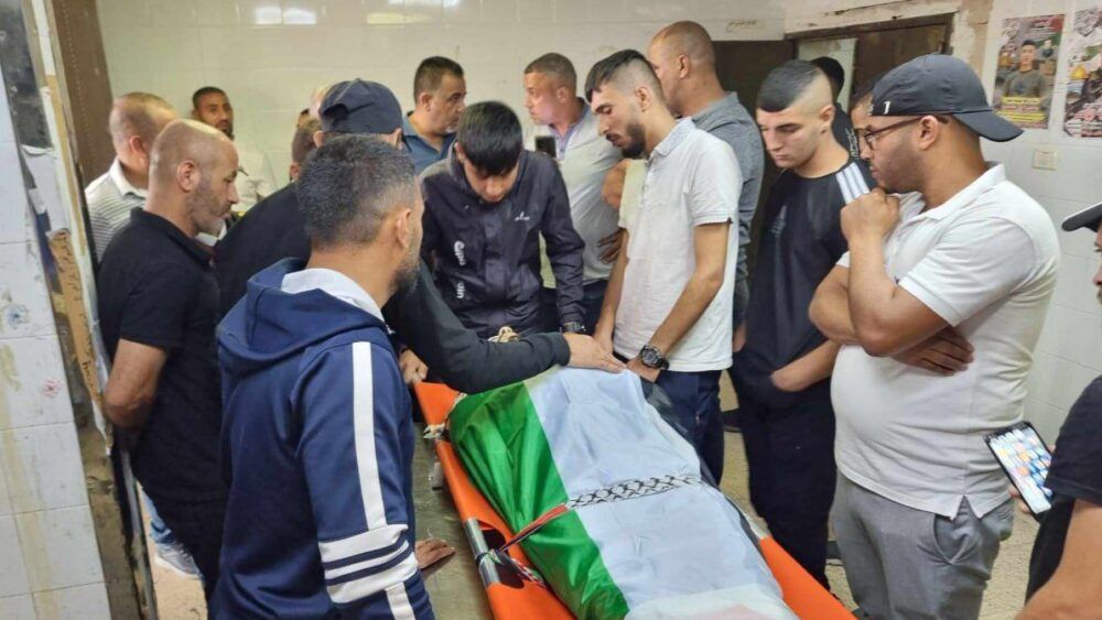 جماهير شعبنا تشيّع جثمان الشهيد فران في مخيم عسكر شرق نابلس