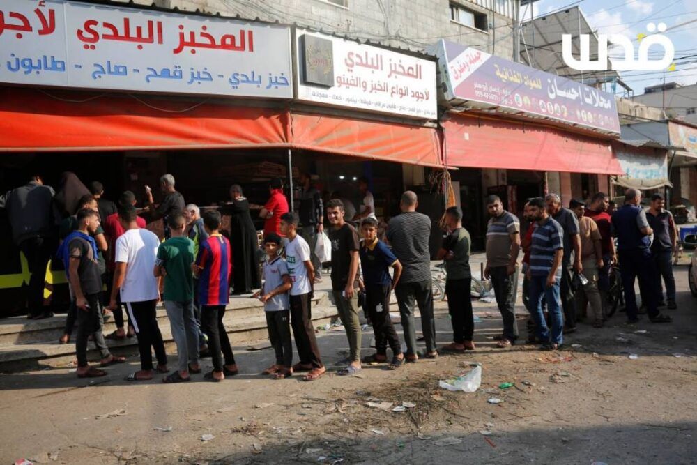 الاحتلال يتعمد قصف الفلسطينيين خلال شرائهم من المخابز