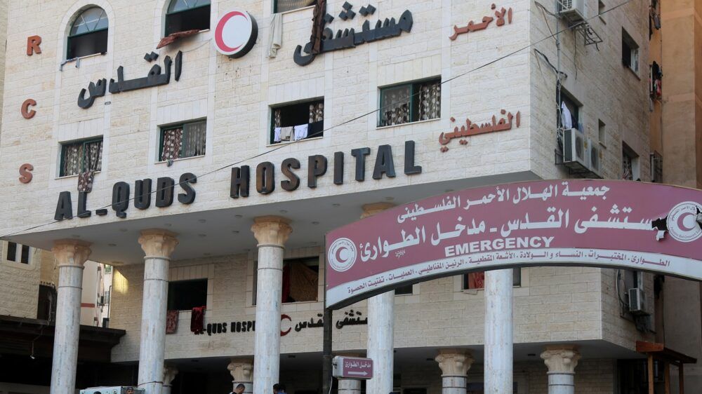 الهلال الأحمر: قصف وانفجارات عنيفة في محيط مستشفى القدس في مدينة غزة