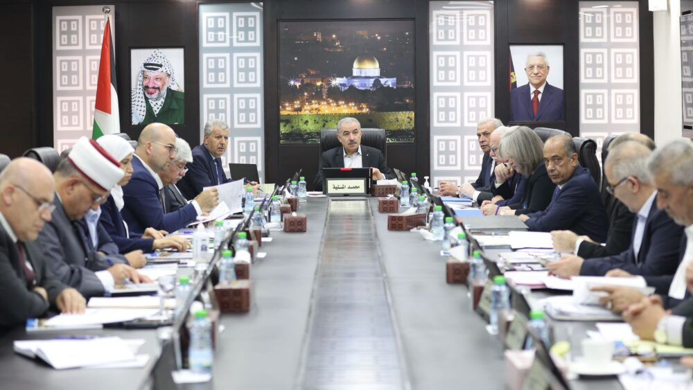 اشتية: اقتطاع مبالغ جديدة من "المقاصة" قرار سياسي يهدف إلى فصل غزة عن الضفة الغربية