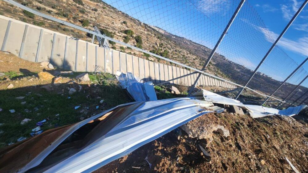 الاحتلال يدمّر جدار مدرسة في الخضر جنوب بيت لحم