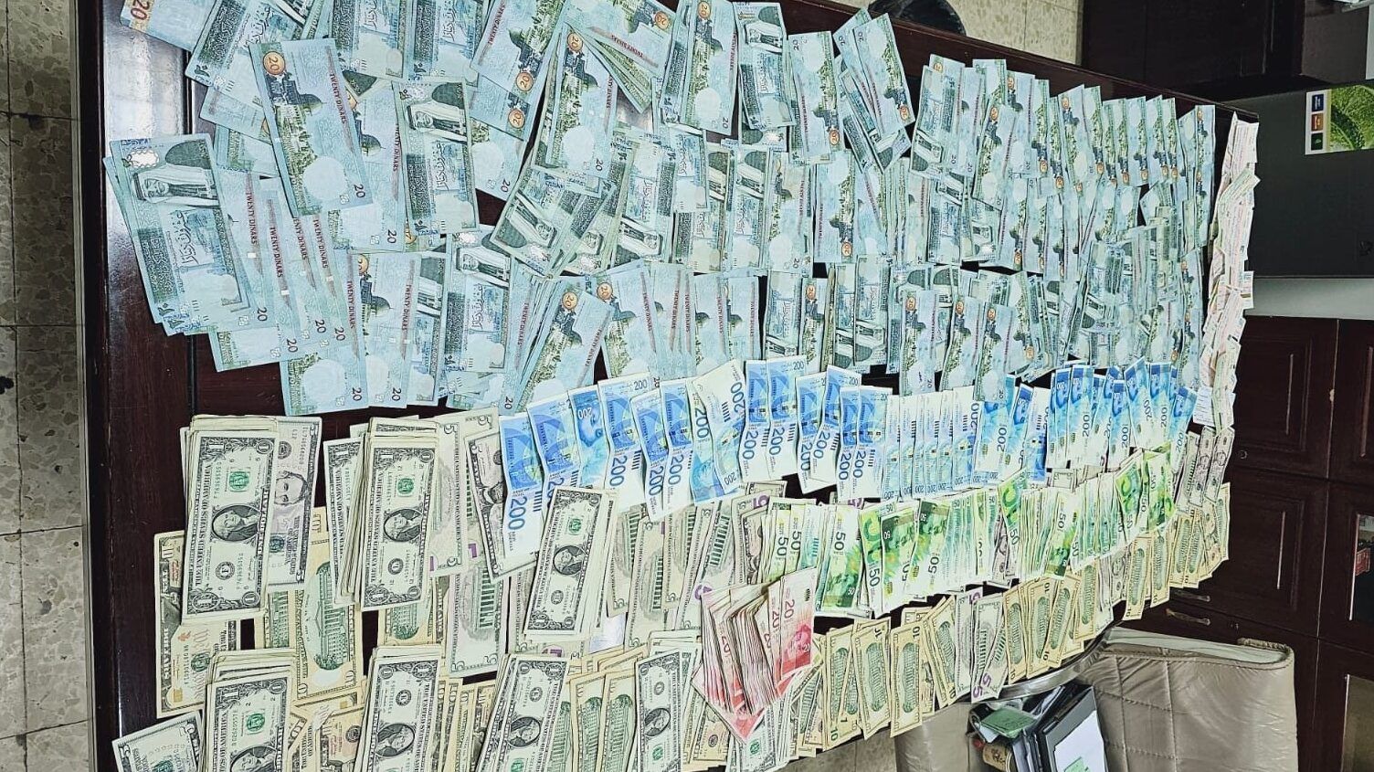 الشرطة: كشف ملابسات سطو مسلح في جنين وضبط المبلغ المسروق