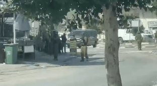 مستوطنون يهاجمون مركبات المواطنين قرب دير شرف غرب نابلس