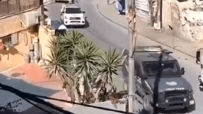 الاحتلال يقتحم منزل الشهيد محمد الفروخ في العيسوية ويعتقل والدته وشقيقه