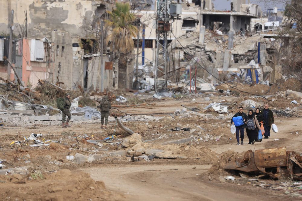 في خرق ثان للهدنة اليوم: الاحتلال يصيب مواطنا بالرصاص غرب غزة ويحول دون عودة المواطنين إلى منازلهم