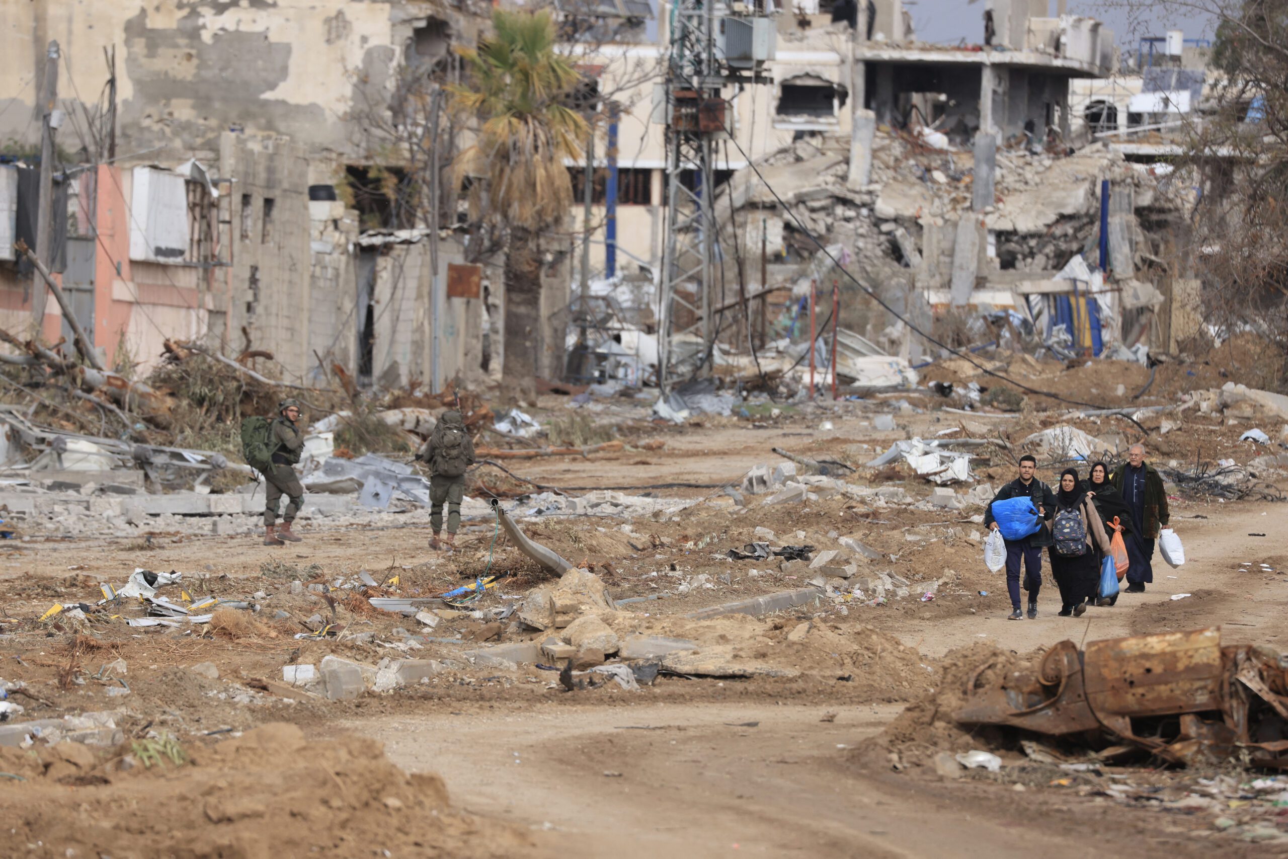 في خرق ثان للهدنة اليوم: الاحتلال يصيب مواطنا بالرصاص غرب غزة ويحول دون عودة المواطنين إلى منازلهم