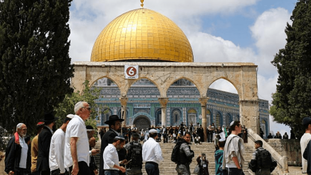 عشرات المستعمرين يقتحمون المسجد الأقصى المبارك