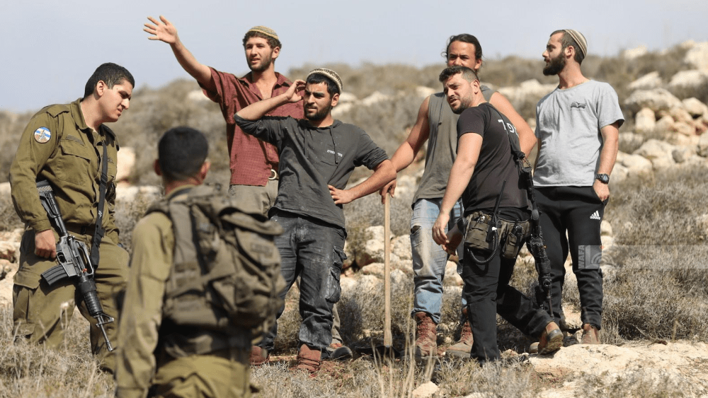 مستوطنون يهاجمون مزارعين جنوب نابلس