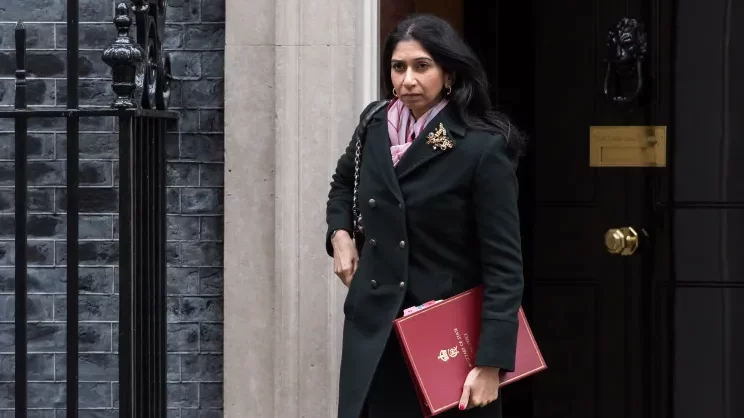 إقالة وزيرة داخلية بريطانيا على خلفية مواقفها المناوئة للفلسطينيين