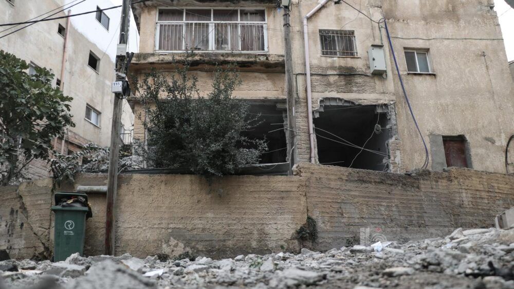 الاحتلال يفجر منزل الشهيد داود درسالاحتلال يفجر منزل الشهيد داود درس