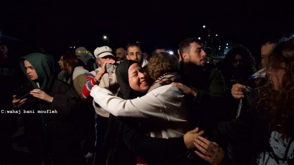 الاحتلال يفرج عن 30 أسيرًا بينهم 15 إمرأة و15 طفلاً فجر اليوم