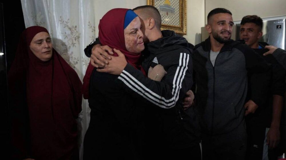 وسط دعوات لاستقبال حاشد للأسرى.. الإعلان عن قائمة الأسرى والأسيرات المشمولين في تبادل اليوم