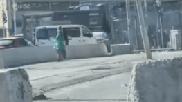 الاحتلال يصيب فتاة بالرصاص ويعتقلها عند حاجز قلنديا