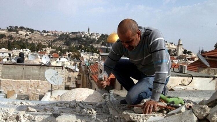 الاحتلال يجبر مقدسيا على هدم منزله في جبر المكبر بالقدس