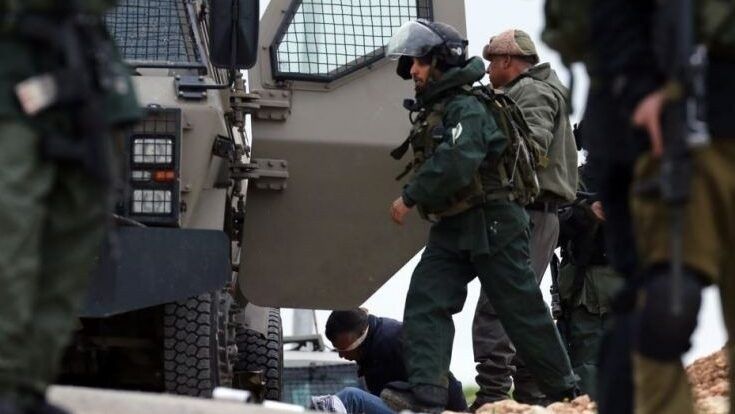 الاحتلال يعتقل مواطنين على حاجز عسكري شمال شرق بيت لحم