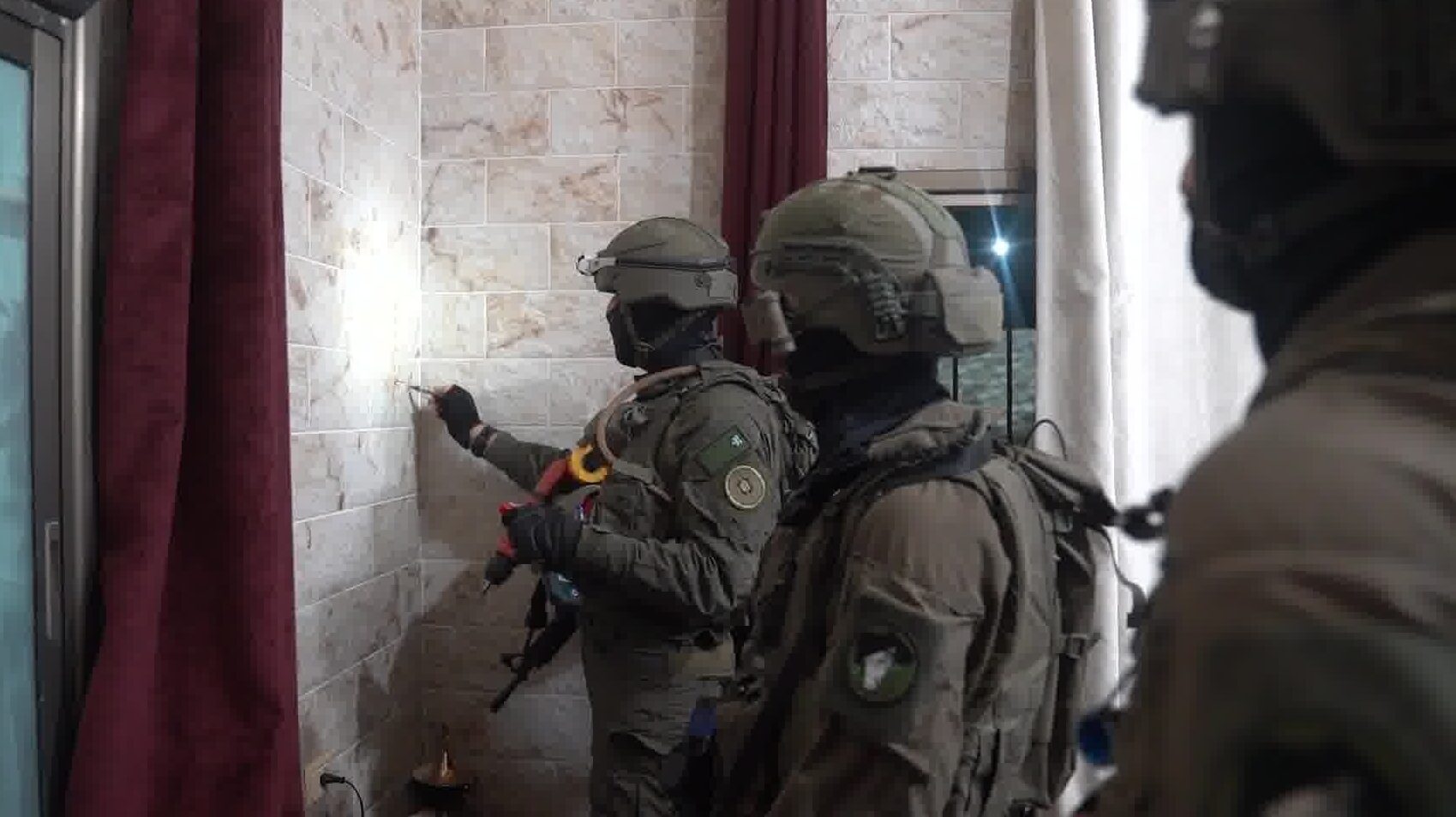 الاحتلال يقتحم منزل الأسير المحرر جهاد عطون تمهيداً لهدمه