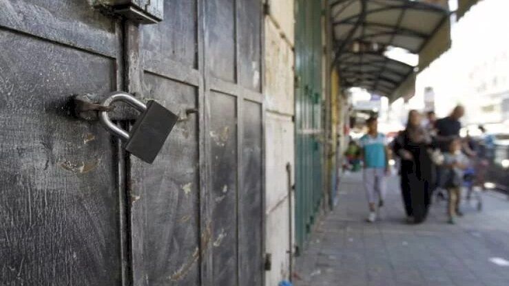 بسبب إجراءات الاحتلال: اغلاق 50 محلا تجاريا وتسجيل خسائر اقتصادية كبيرة في قلقيلية