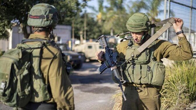 الاحتلال يصيب مواطنين في دير أبو مشعل ويقتحم عدة قرى برام الله