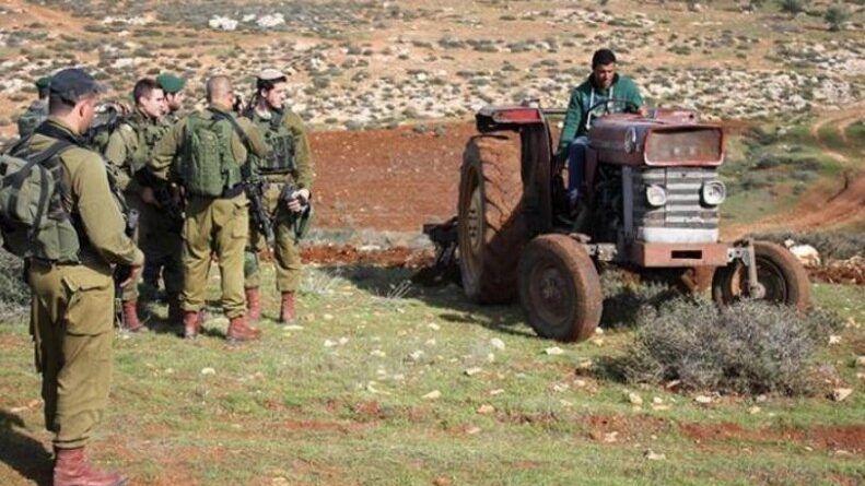 الاحتلال يستولي على جرار زراعي في الأغوار