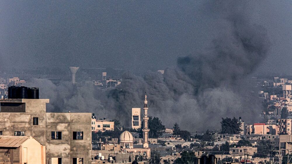 في اليوم الـ82 من العدوان: عشرات الشهداء والجرحى في سلسلة غارات عنيفة على أنحاء متفرقة من قطاع غزة