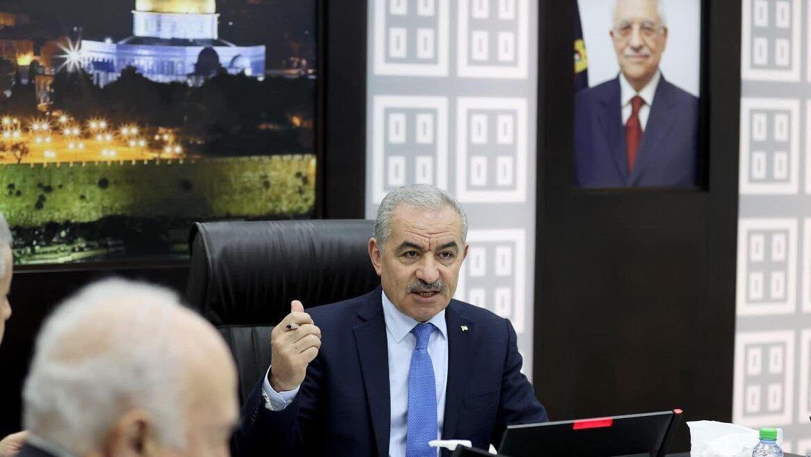 محمد اشتية: جهود دولية مكثفة لإنهاء موضوع المقاصة وتمويل رواتب قطاع غزة ولن نتراجع عن هذا الأمر